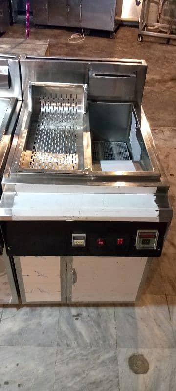 pizza oven imported// dough rooler// fryer// hot plate 3