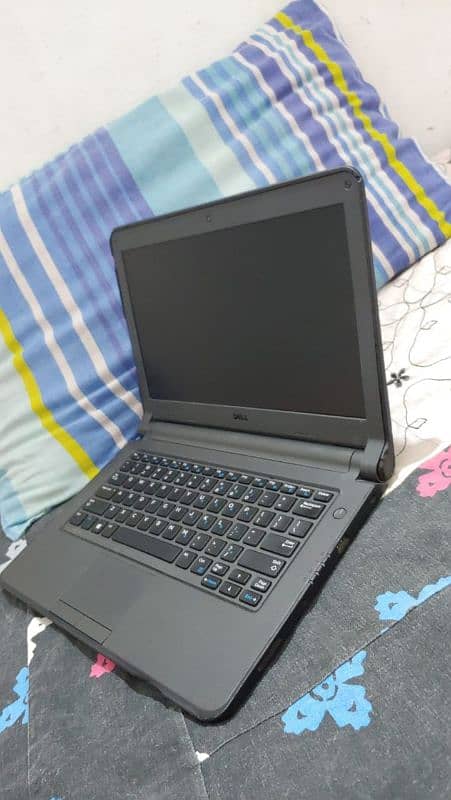 Dell Latitude 3340 1