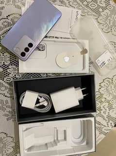 vivo V27e 8/256 10/10 condition with box