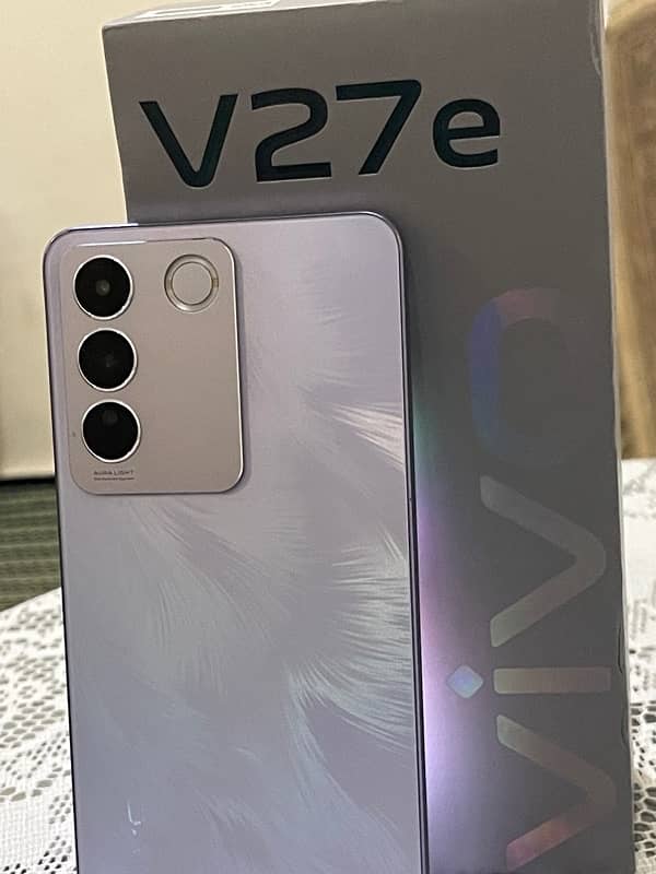 vivo V27e 8/256 10/10 condition with box 9