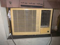 window ac sale krna h sath stand hn