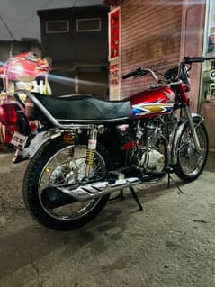 Honda 125    19/20  model neat and clean