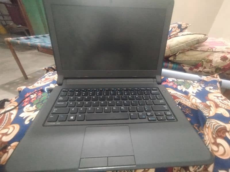 Dell Latitude 3350 1