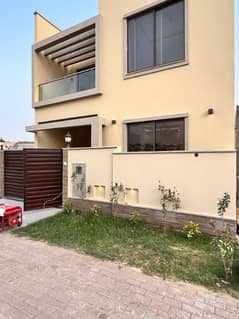 125gz Private Construction Villa For Sale In P10-B BAHTRIA Town Lahore