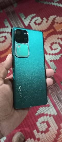 VIVO V30