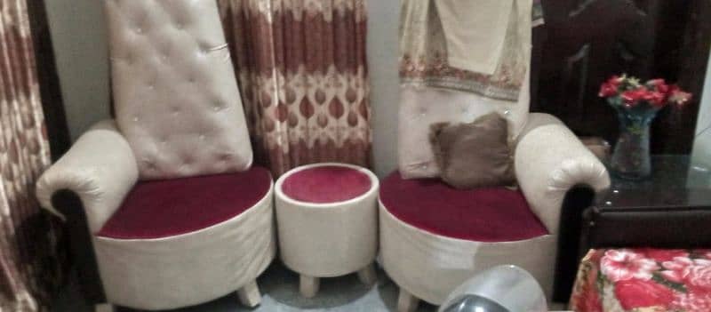 2pcs sofa set and short table all okay good condition 0