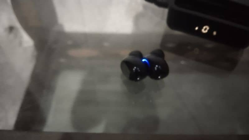 m90 earbuds 1