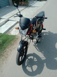 Honda CB 125f in new condition, color: Black