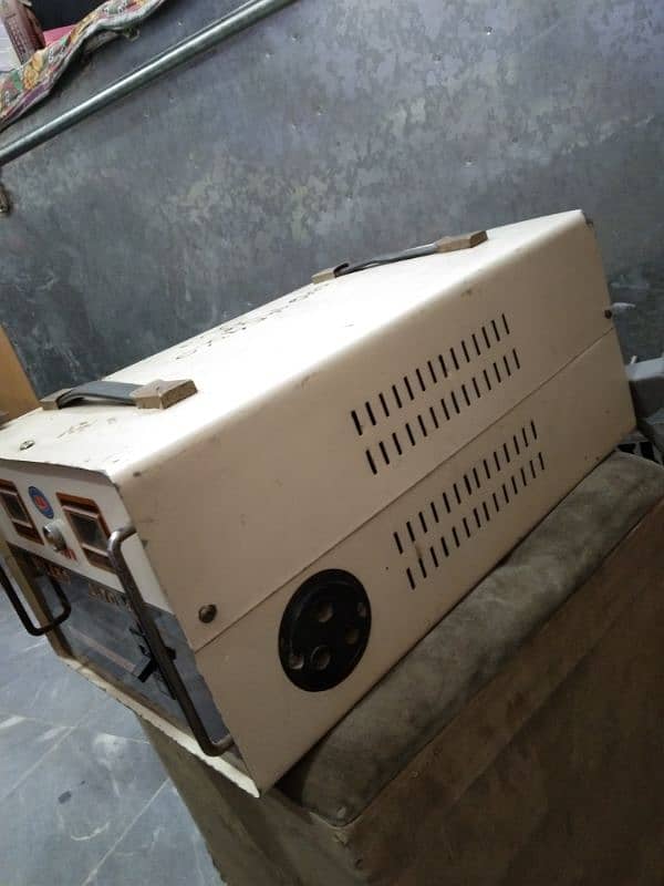 7000 Watt MilaNo A-70 4R Automatic VoltaGe Steblizer 4