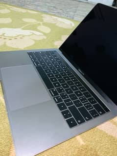 apple macbook pro 2018 a1989