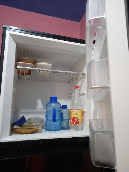 Gently Used Refrigerator - Reliable and Affordable 1