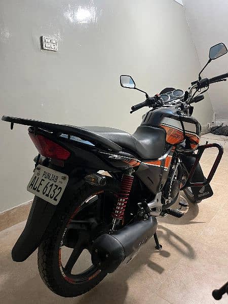 Honda CB150F 4