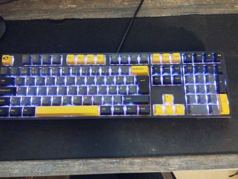 gaming mechanical keyboard (akko) 0