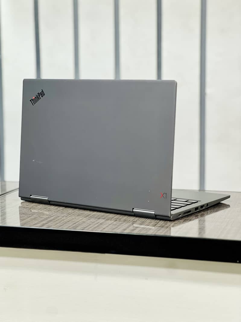 Lenovo X1 Yoga laptop  | I7 8 | 16 GB Ram x360 Stylus Metal 5