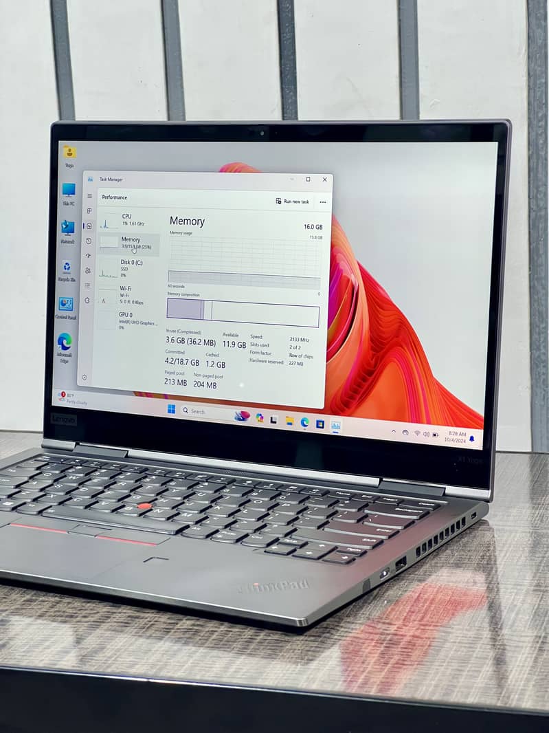 Lenovo X1 Yoga laptop  | I7 8 | 16 GB Ram x360 Stylus Metal 10