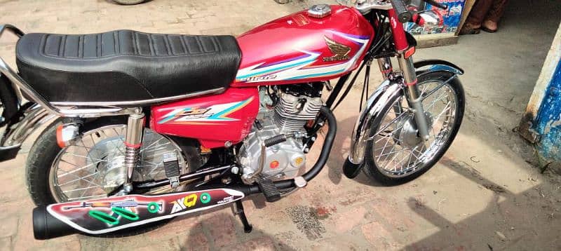 Honda 125 motorcycle 2016 model urgent for sale Pakistan=03426393428= 1