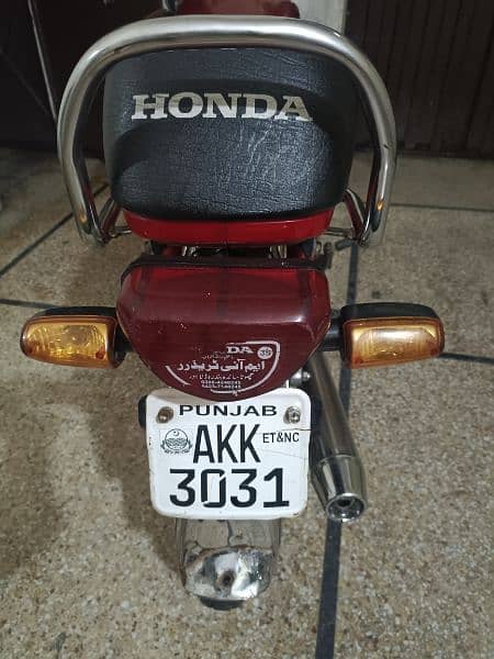 Honda cd 70 2022 model  chaska wala dor raha only call 03094851359 2