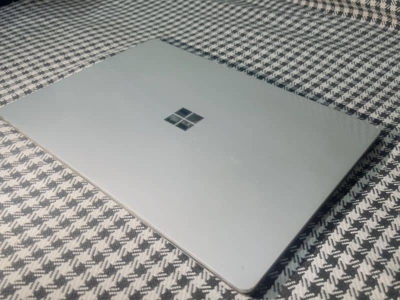 Microsoft Surface Laptop 8