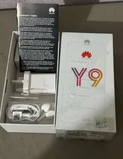 HUAWEI Y 9 04 GB 64 GB WITH BOX CHARGER HEAD PHONE