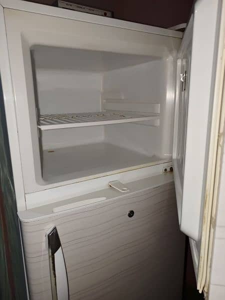 Haier Fridge 1 Year Used Original Gas 3