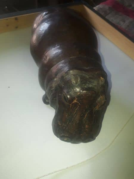 imported hippo sculpture 1