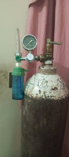 Oxygen cylinder