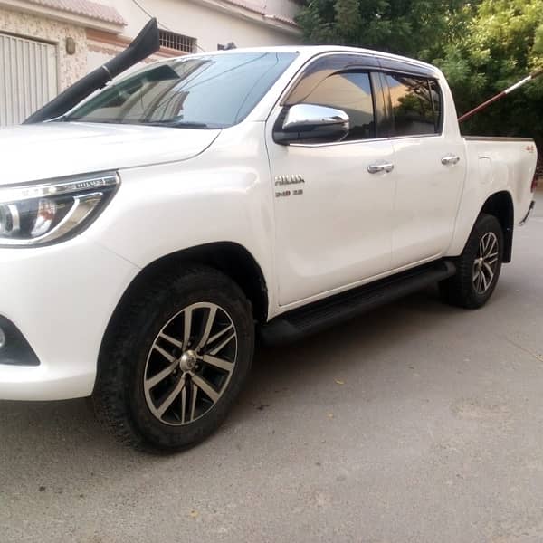 Toyota Hilux 2018 3