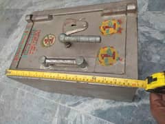 locker ( tijori ) made by heavy iron plates with 3 heavy lock 21 kg v8