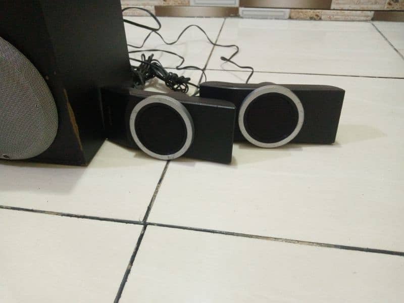 creative 4.1 Bluetooth speakers 2