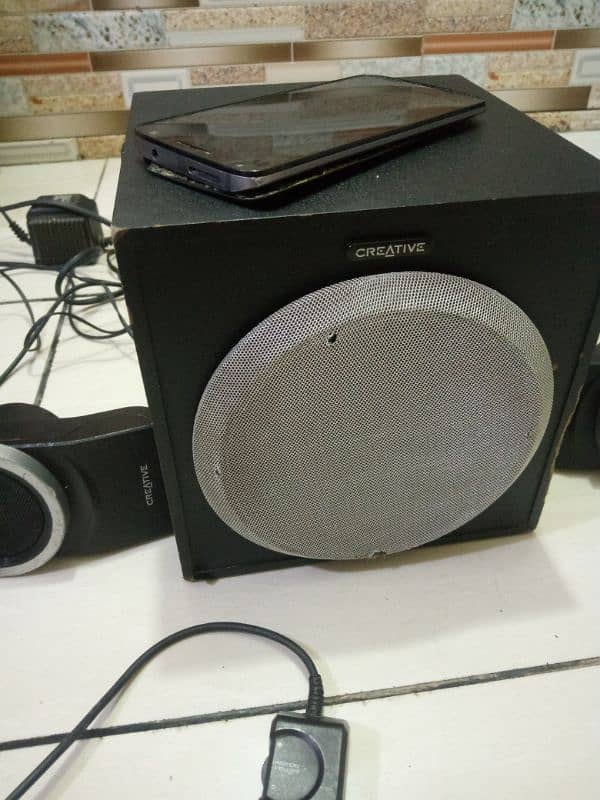 creative 4.1 Bluetooth speakers 3