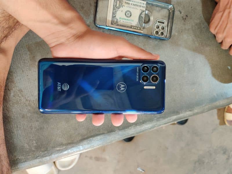 MOTOROLA ONE 5G UW 2