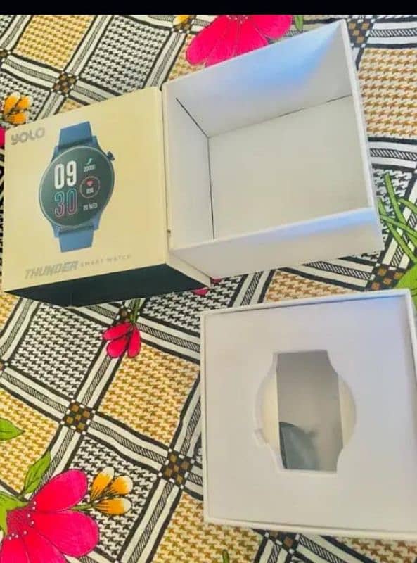 Yolo thunder smart watch amulad display 3