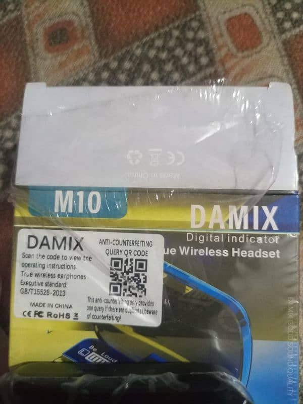 M10 earbuds DAMIX original + power bank in earbuds case realprice 1500 10