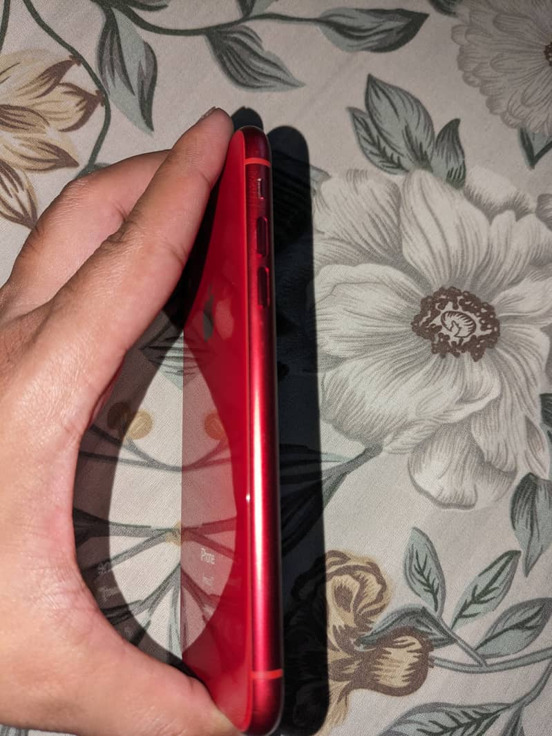 Selling iphone XR 83 % original battery 3