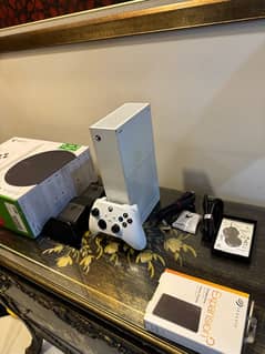 Xbox series S with 2tb hard drive ,venom battery charger + 2 batteries