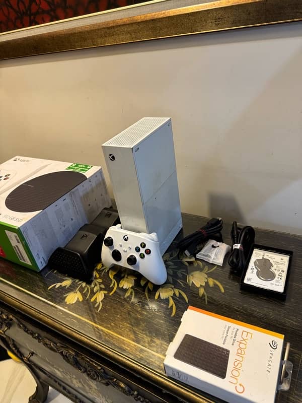 Xbox series S with 2tb hard drive ,venom battery charger + 2 batteries 0