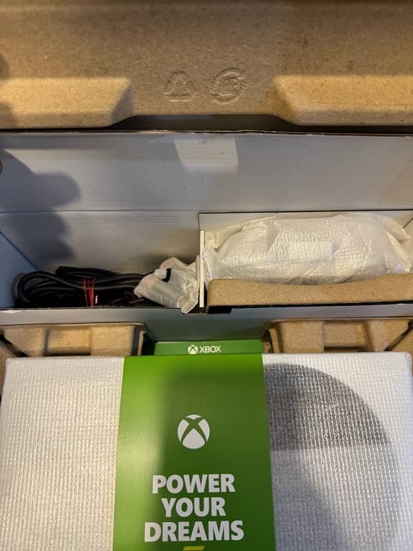 Xbox series S with 2tb hard drive ,venom battery charger + 2 batteries 10