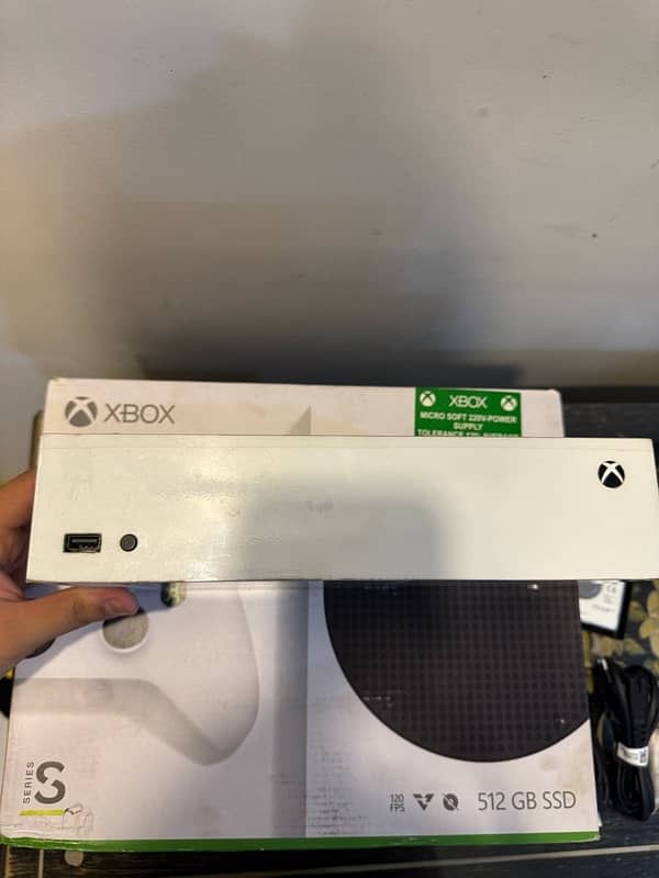 Xbox series S with 2tb hard drive ,venom battery charger + 2 batteries 12