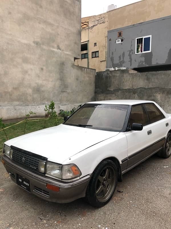 Toyota Crown 1988 3