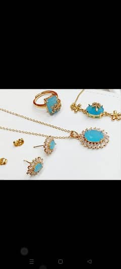 China gold plated locket set