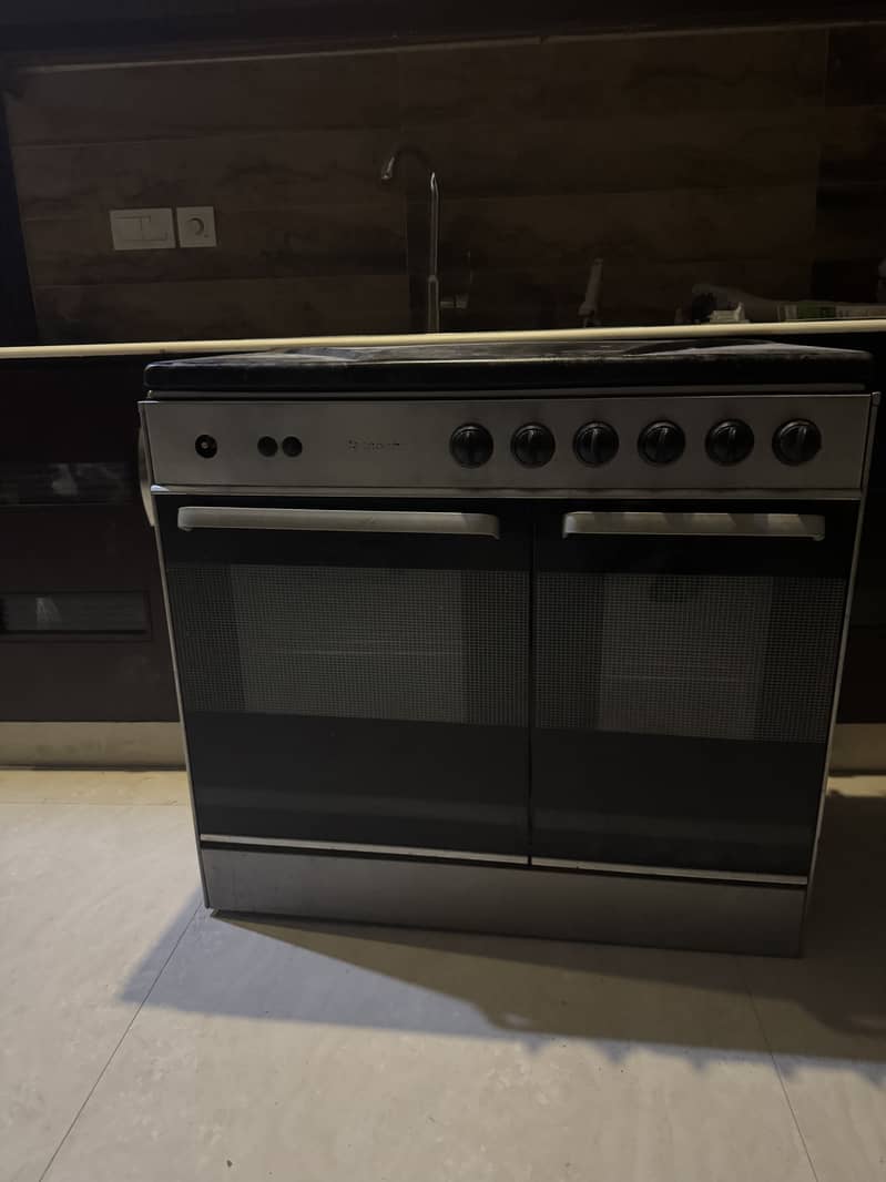 Gas Cooker with electric oven 0