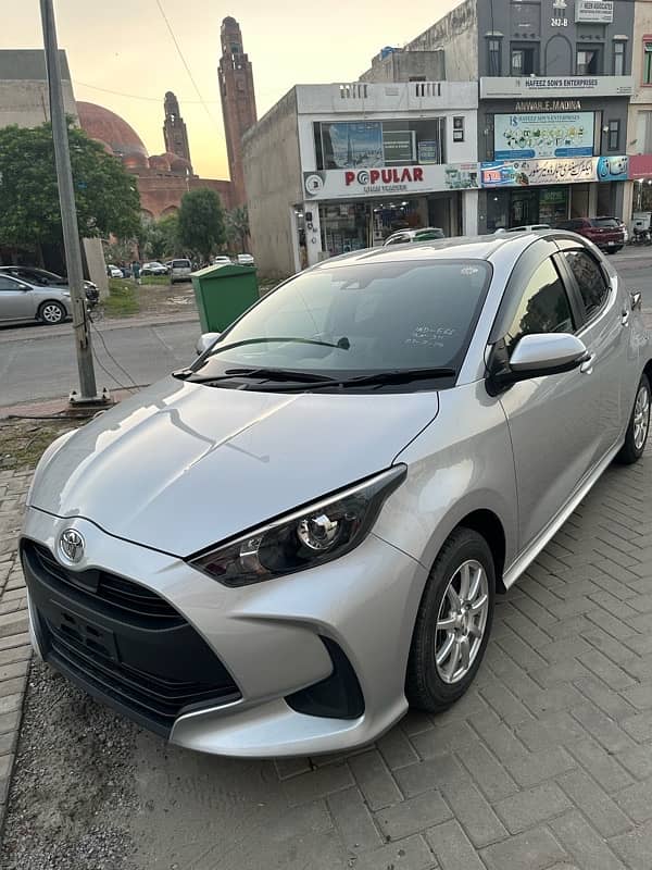 Toyota Yaris hatchback 1.0 X varient 2024 4