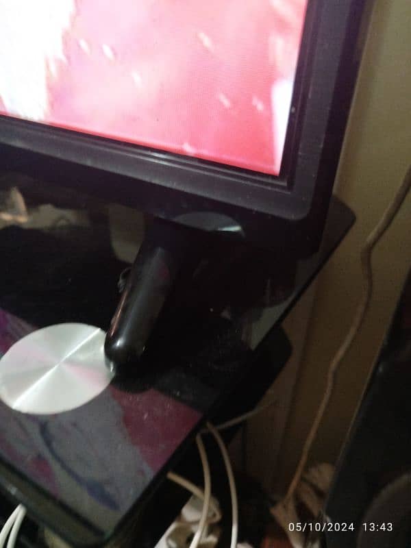 LED TV with box munasib qeemat mn 7