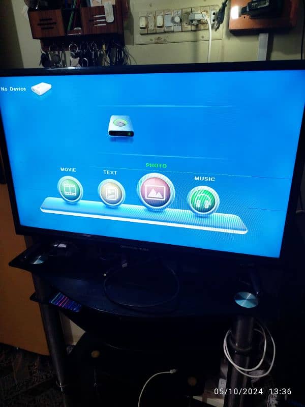 LED TV with box munasib qeemat mn 13