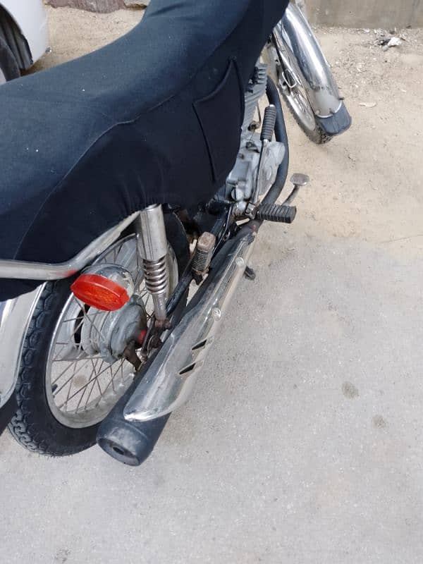 Honda cg 125 model 2017 10/10 genuine nawabshah number RS 115000 1