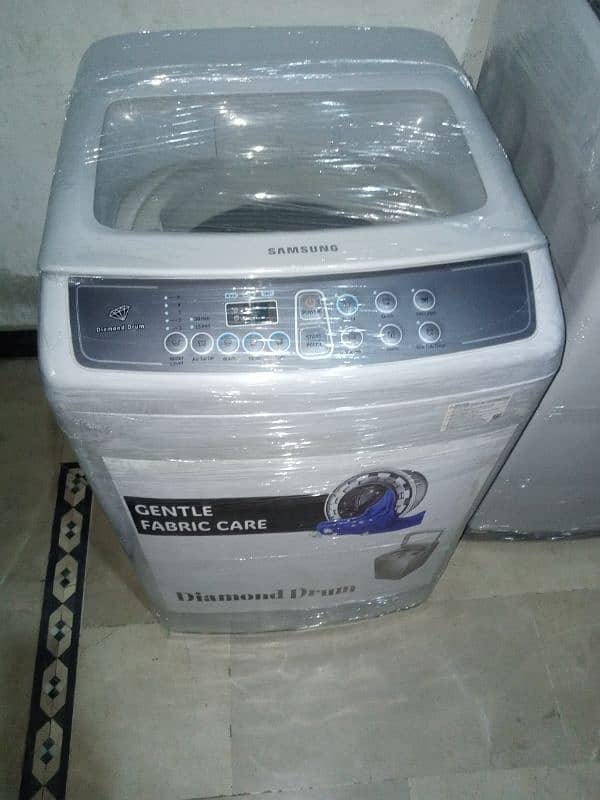 showroom Automatic Washing Machines. 5