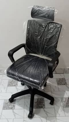 New Head Comfortable Black Revolving Chair