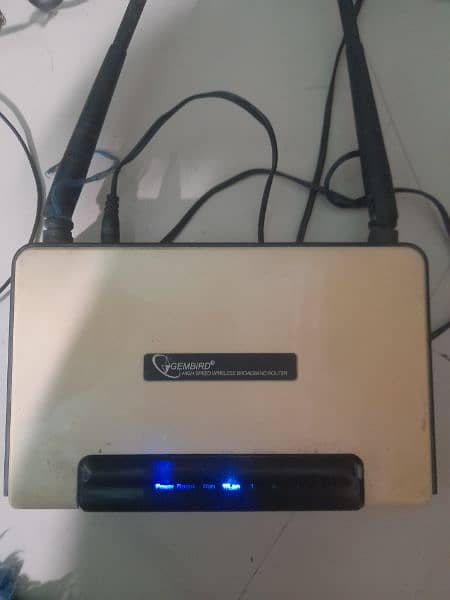 Wifi Wirless Router on no charger 4