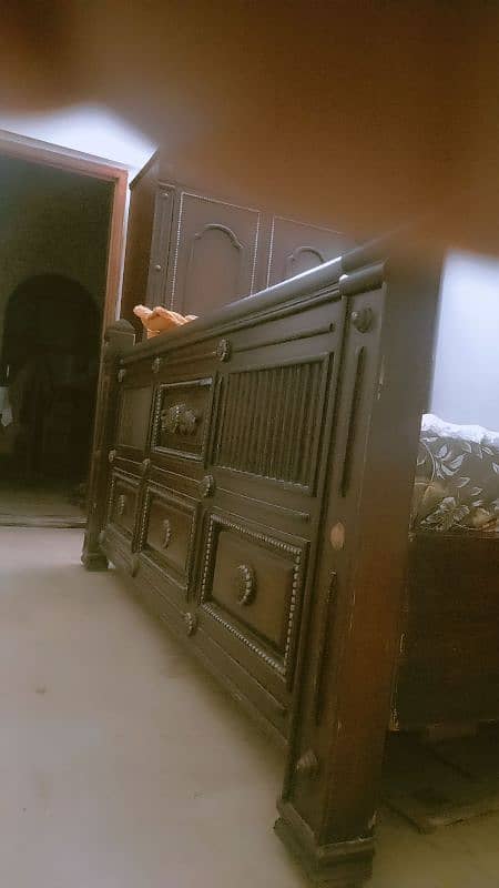 bedroom set along with dressing table divider 4 door almari side cornr 2