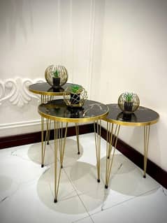 showpieces and home decor coffee table